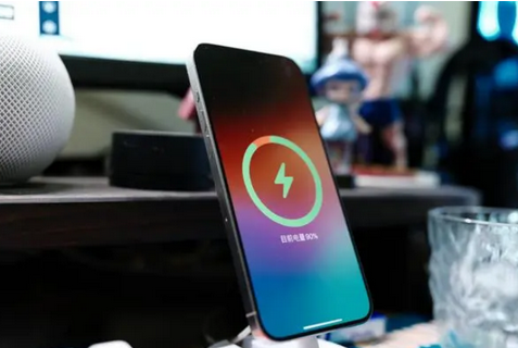 石壁镇苹果15换屏服务分享用什么充电器给iPhone15充电更好 